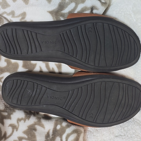 Vionic Val Slide - Picture 2 of 5